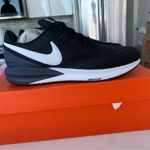 Brand new Nike Structure 22